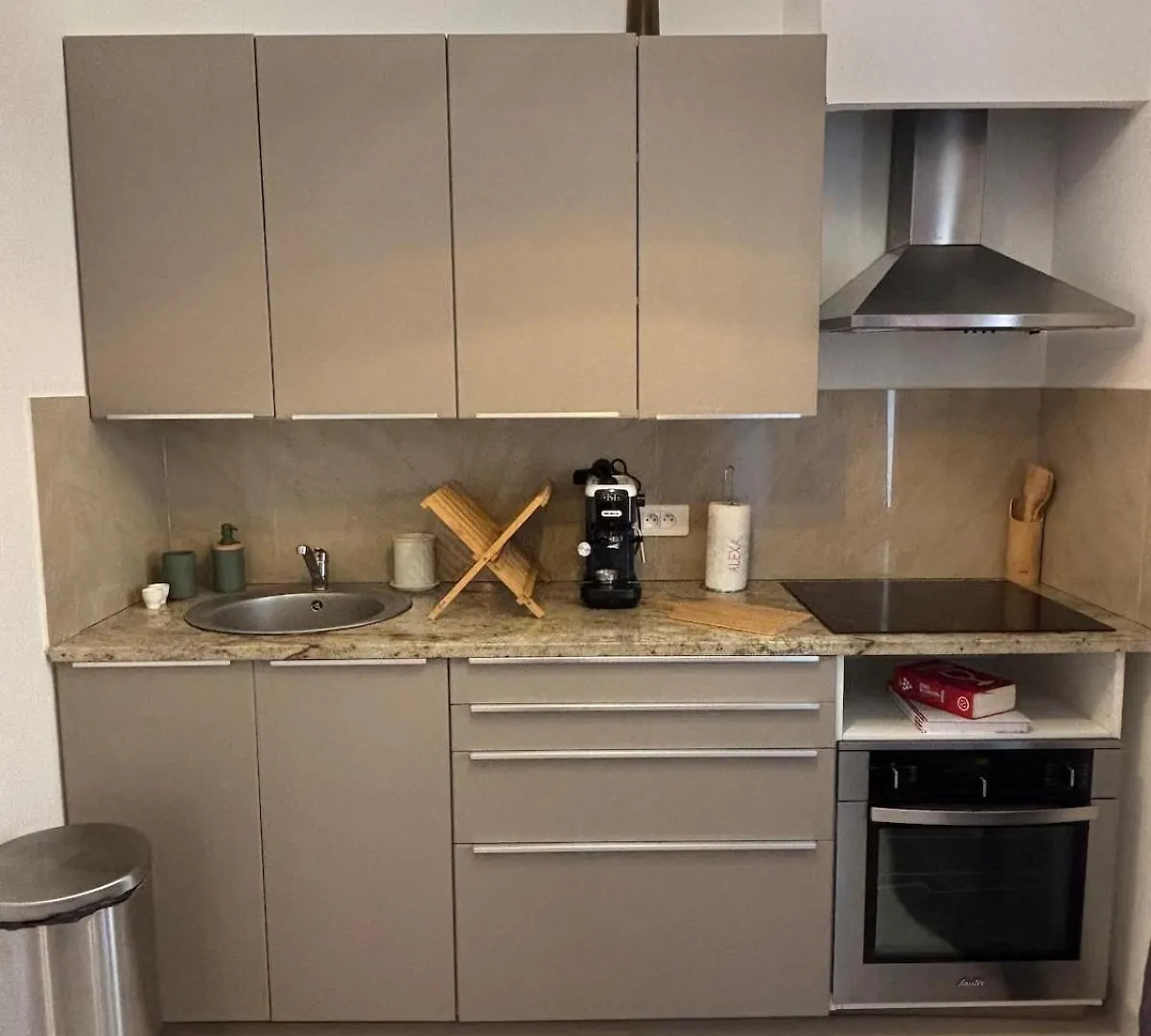 Holiday home Maison Clim Ville - Arenes Arles - Train Station 6 People